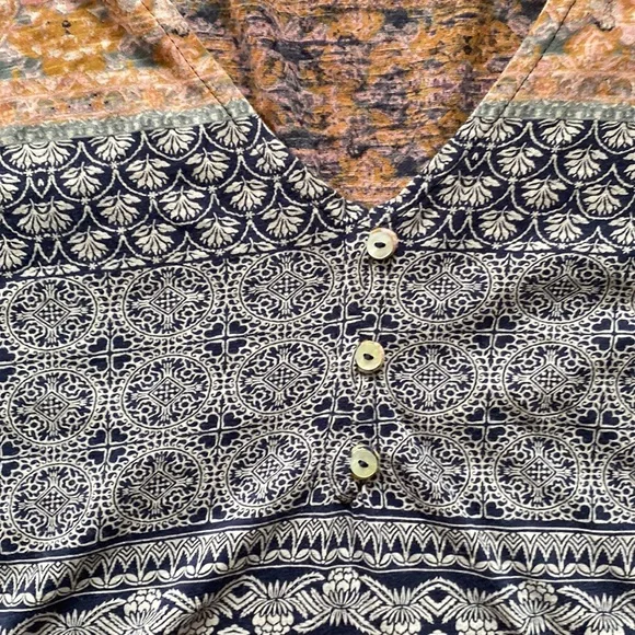 NWOT Lucky Brand Beautiful  Pattern V Neck Shirt - Picture 3 of 6